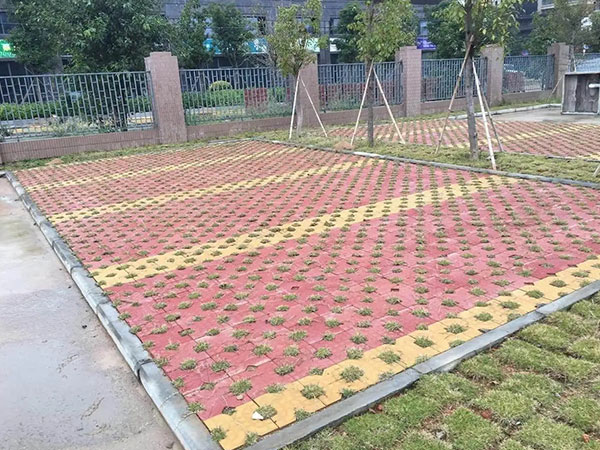 武漢植草磚廠(chǎng)家分享空隙碎石如何為草坪生長(zhǎng)保駕護(hù)航？